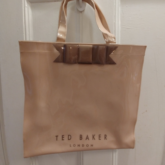 Ted Baker Handbags - 💐Free Item💐Ted Baker Tote